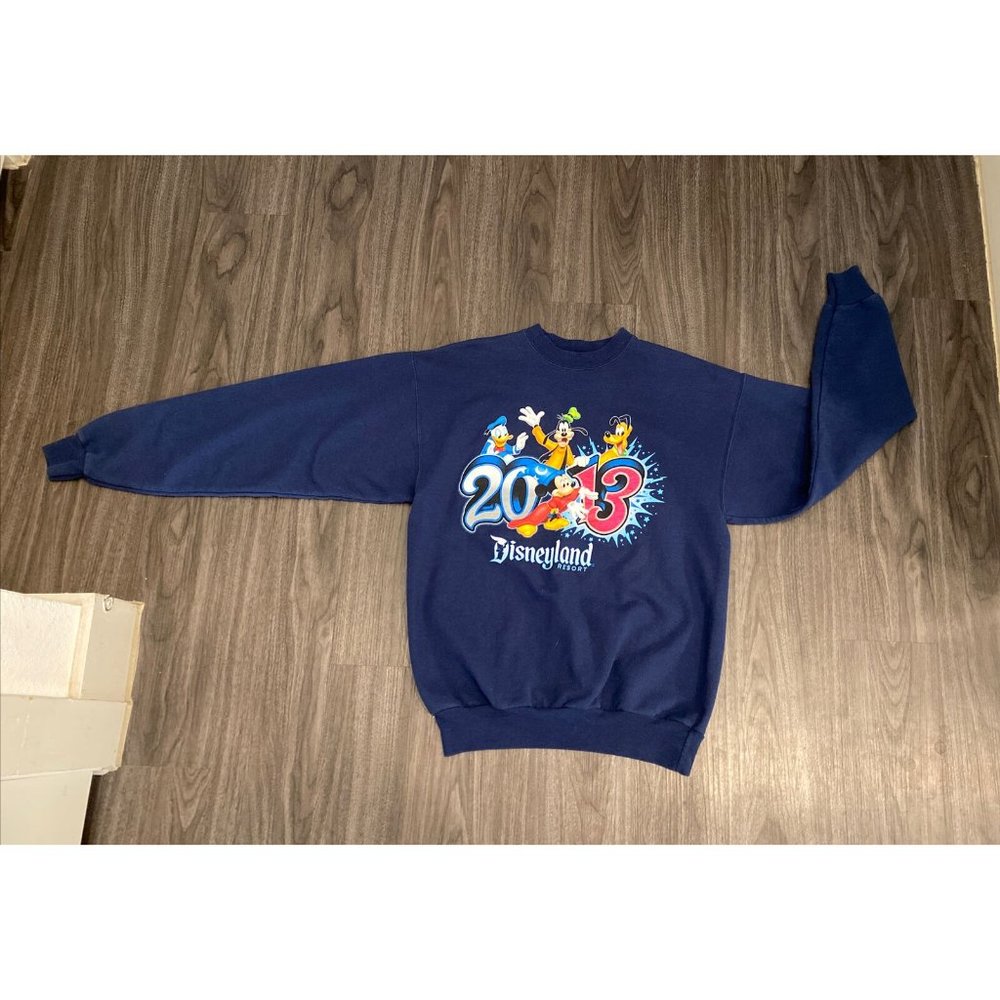 Disneyland 2013 Crewneck Sweatshirt Adult Medium Mickey Mouse & Friends